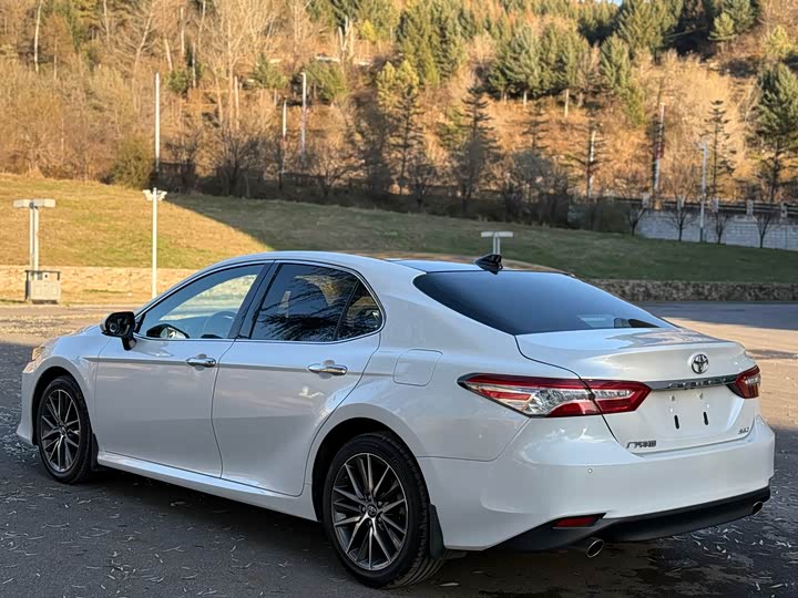 Фото 6 - Toyota Camry