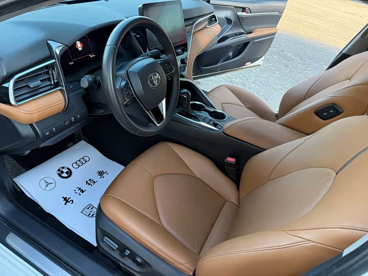 Фото 7 - Toyota Camry