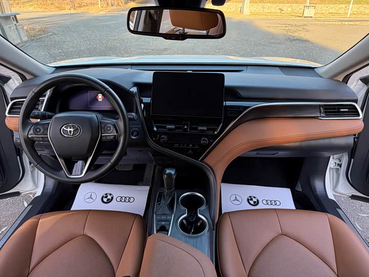 Фото 9 - Toyota Camry