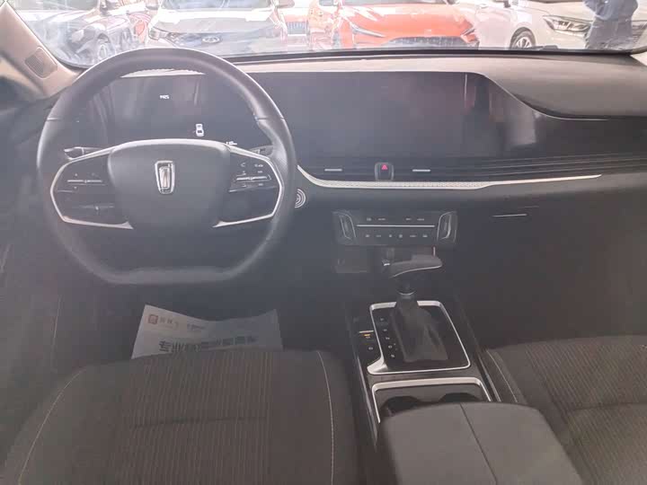 Фото 8 - Bestune B70