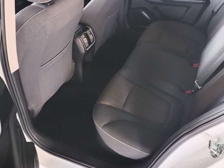 Фото 9 - Bestune B70