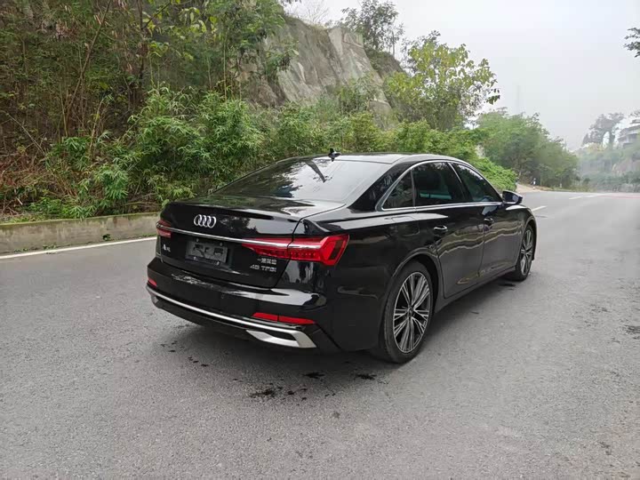 Фото 4 - Audi A6L