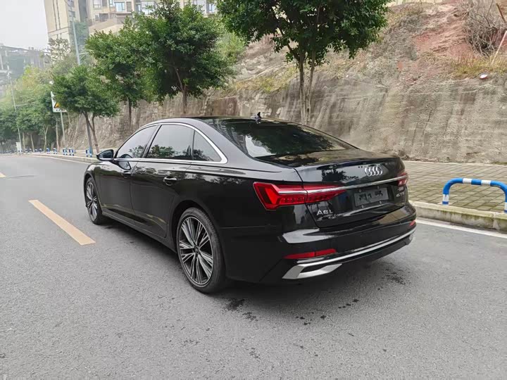 Фото 6 - Audi A6L