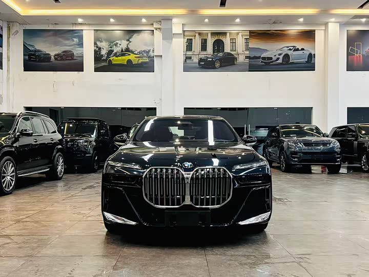 Фото 2 - BMW 7 Series