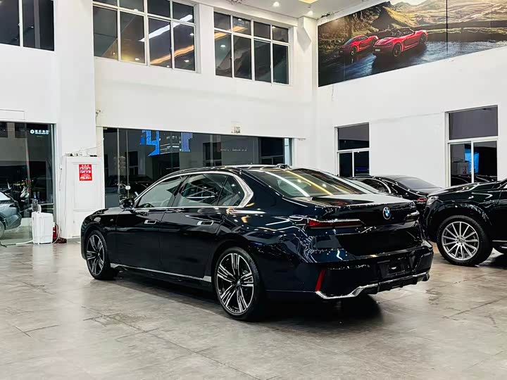 Фото 4 - BMW 7 Series