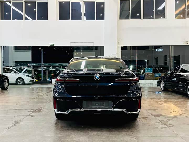 Фото 5 - BMW 7 Series