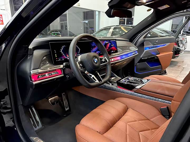 Фото 6 - BMW 7 Series