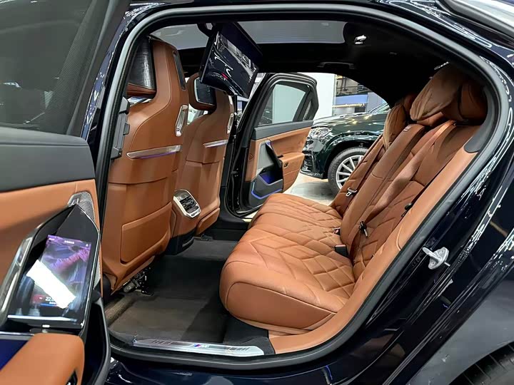 Фото 7 - BMW 7 Series