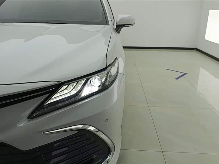 Фото 5 - Toyota Camry