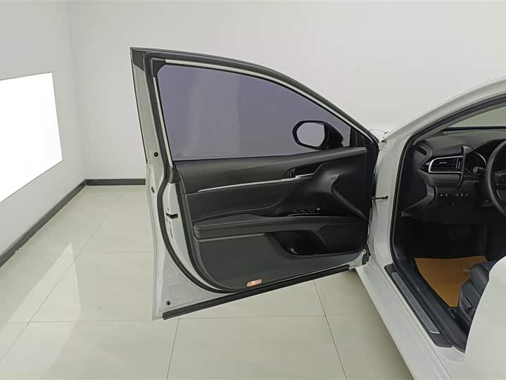 Фото 7 - Toyota Camry