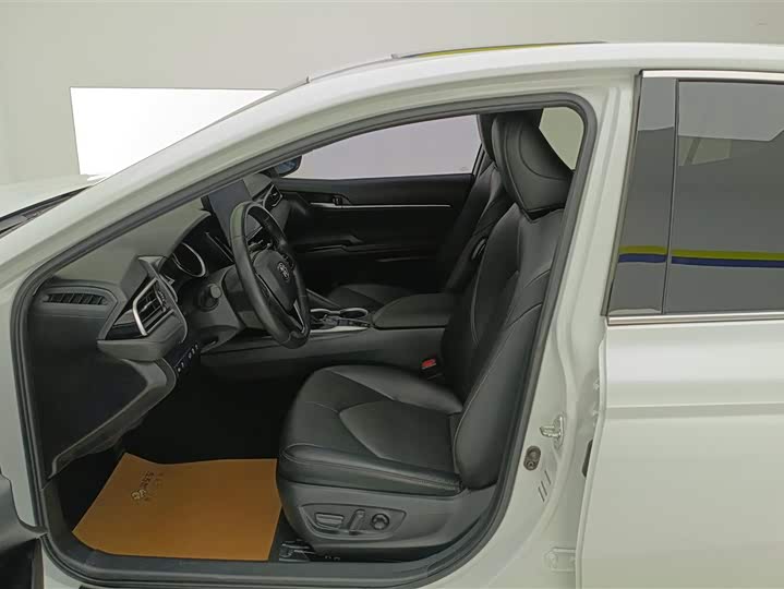 Фото 9 - Toyota Camry