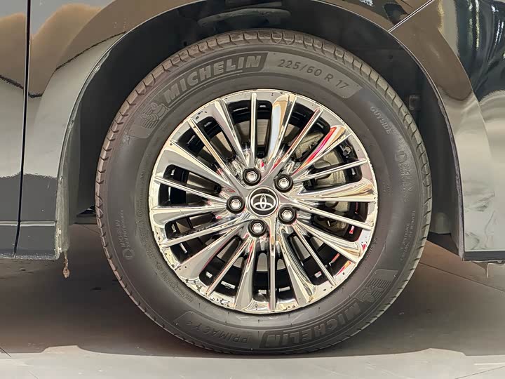 Фото 3 - Toyota Alphard