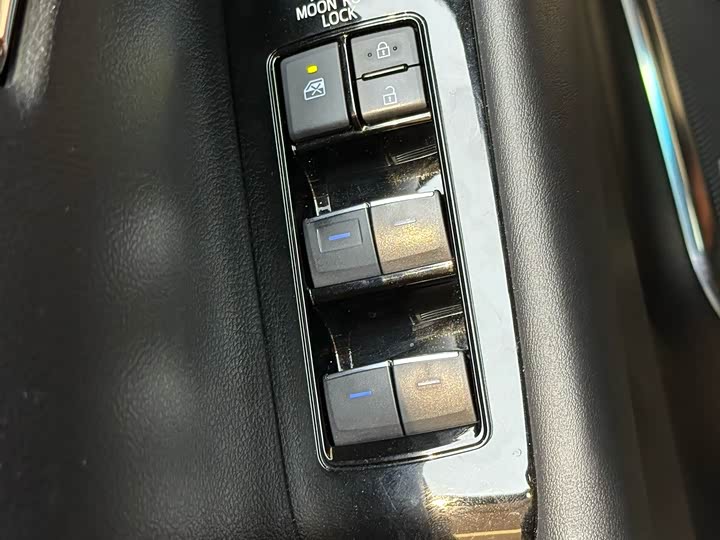 Фото 9 - Toyota Alphard