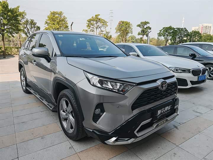 Фото 3 - Toyota RAV4