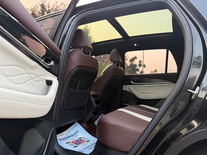 Фото 5 - Geely Monjaro