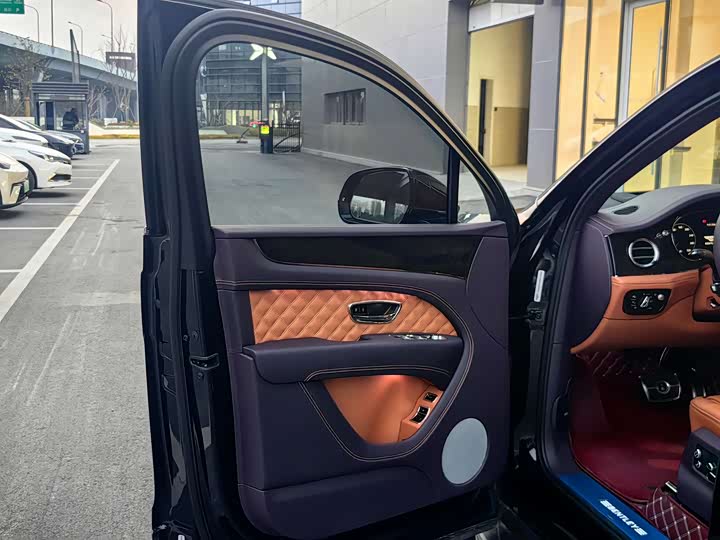 Фото 9 - Bentley Bentayga