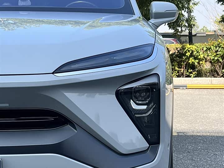 Фото 3 - Nio EC6