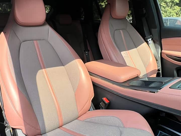 Фото 4 - Nio EC6