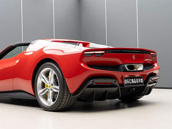 Фото 8 - Ferrari 296