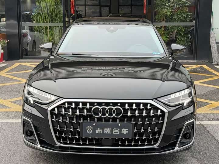 Фото 2 - Audi A8