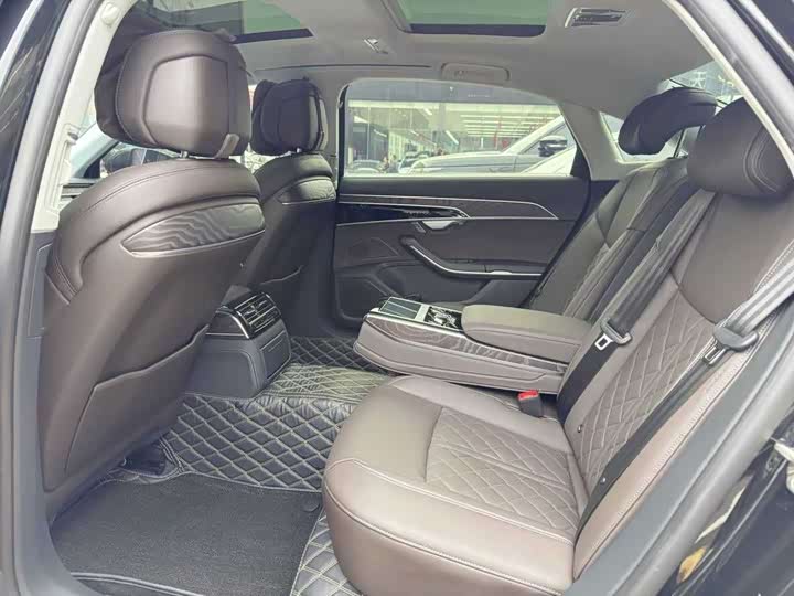 Фото 6 - Audi A8