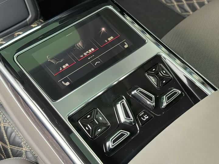 Фото 8 - Audi A8