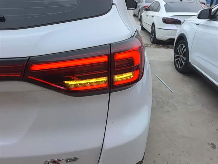 Фото 8 - Changan CS75