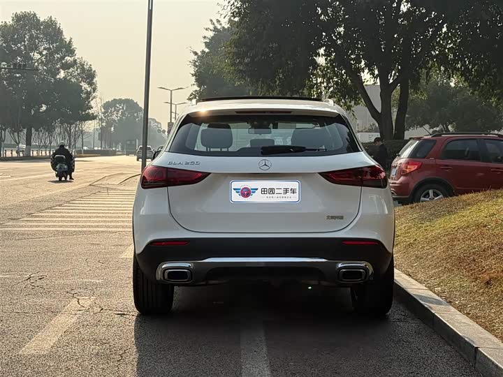 Фото 4 - Mercedes-Benz GLA-Class