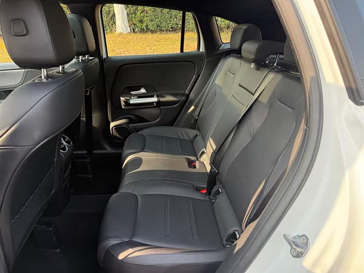 Фото 9 - Mercedes-Benz GLA-Class