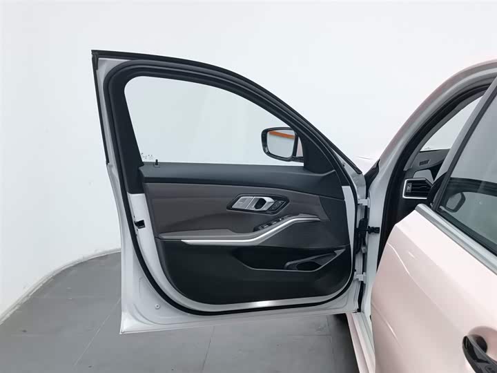 Фото 8 - BMW 3 Series