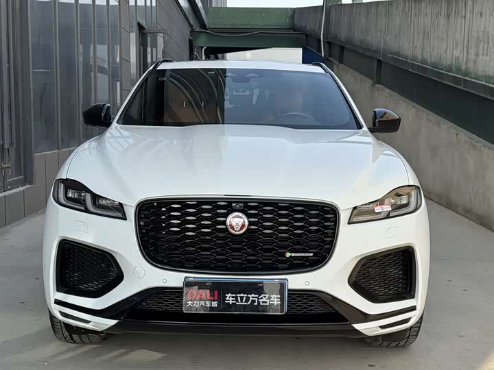 Фото 2 - Jaguar F-Pace