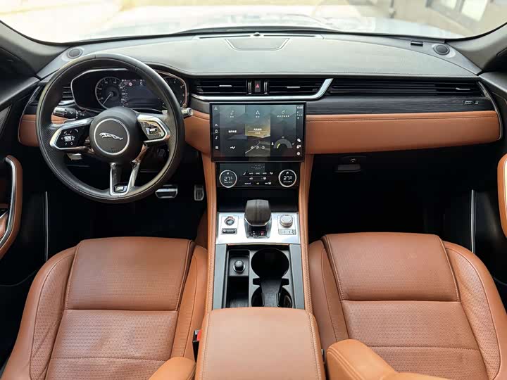 Фото 4 - Jaguar F-Pace