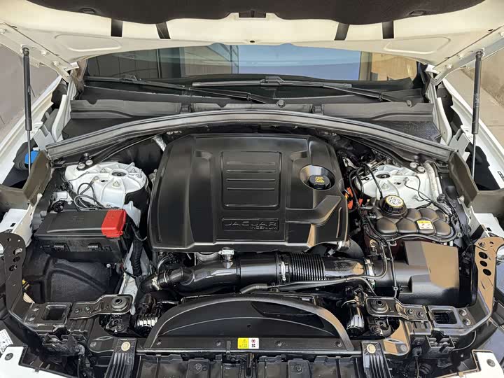 Фото 9 - Jaguar F-Pace