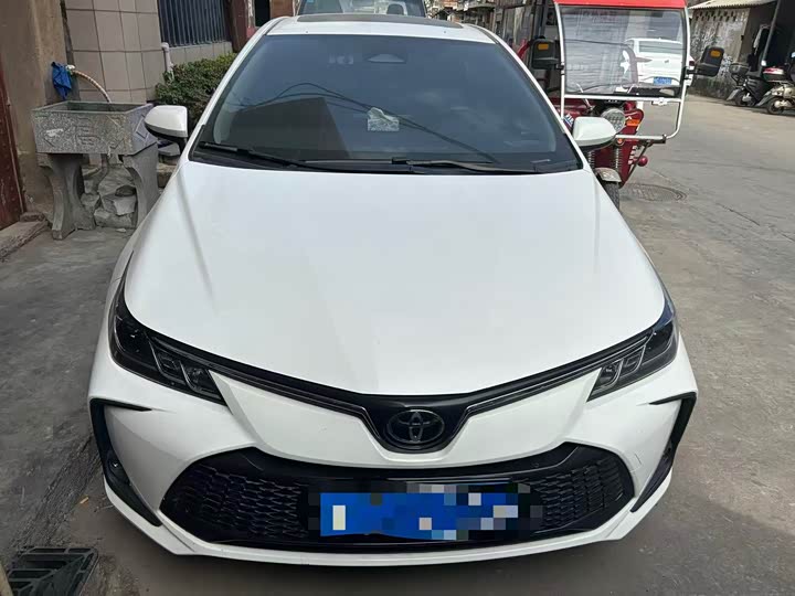 Фото 2 - Toyota Corolla