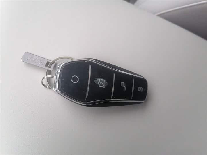 Фото 9 - BYD Yuan Up