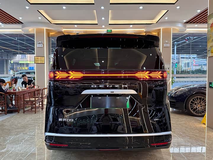 Фото 5 - Denza D9