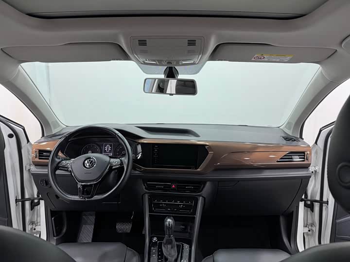 Фото 5 - Volkswagen Tharu