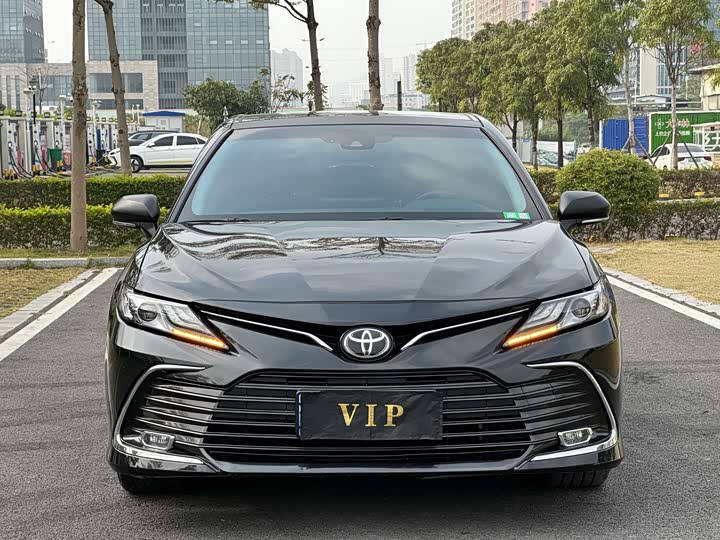 Фото 2 - Toyota Camry