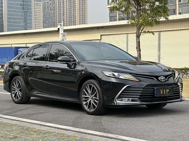 Фото 3 - Toyota Camry