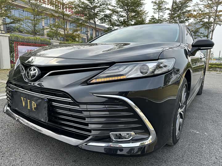 Фото 7 - Toyota Camry