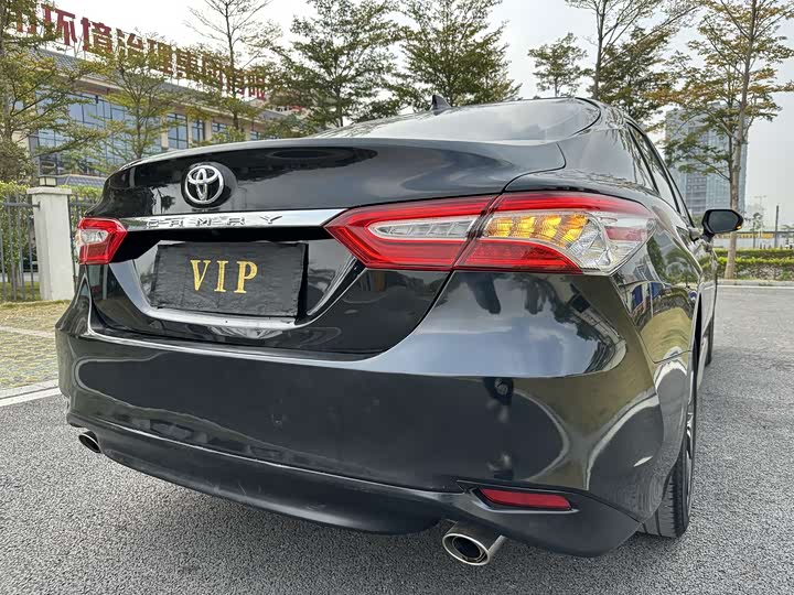 Фото 8 - Toyota Camry