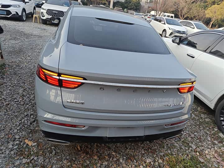 Фото 6 - Geely Preface