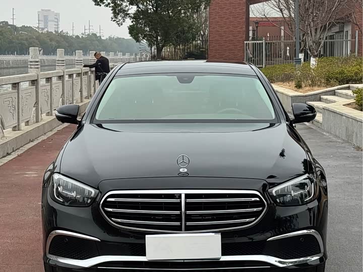 Фото 2 - Mercedes-Benz E-Class