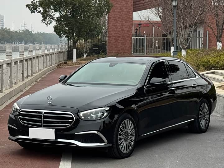 Фото 3 - Mercedes-Benz E-Class