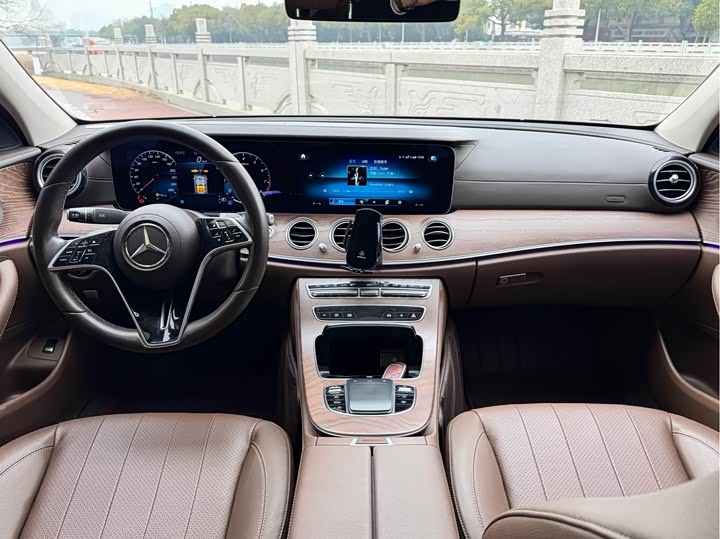 Фото 6 - Mercedes-Benz E-Class