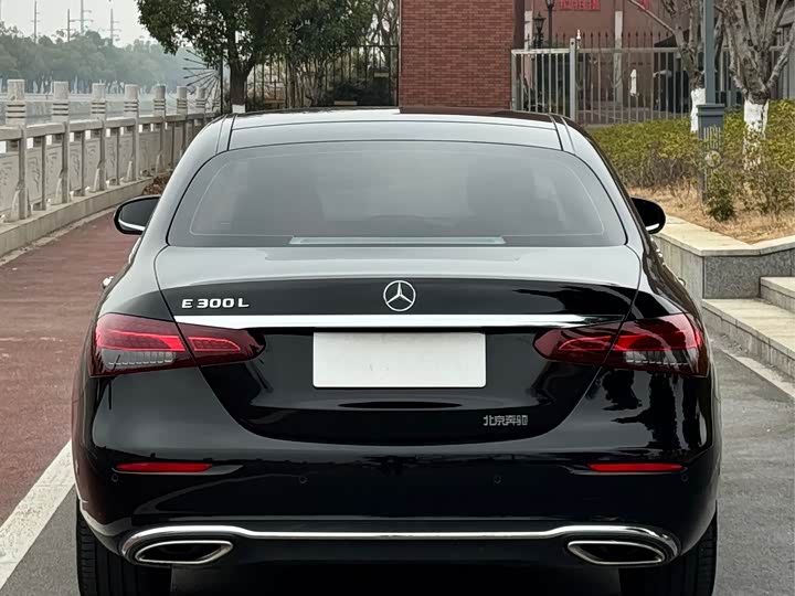 Фото 7 - Mercedes-Benz E-Class