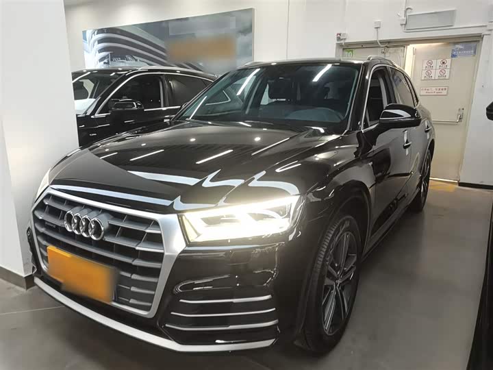 Фото 2 - Audi Q5L
