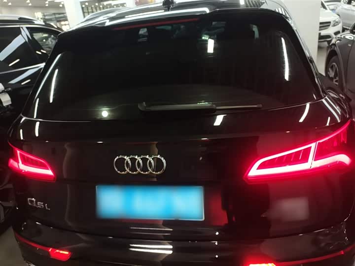 Фото 6 - Audi Q5L