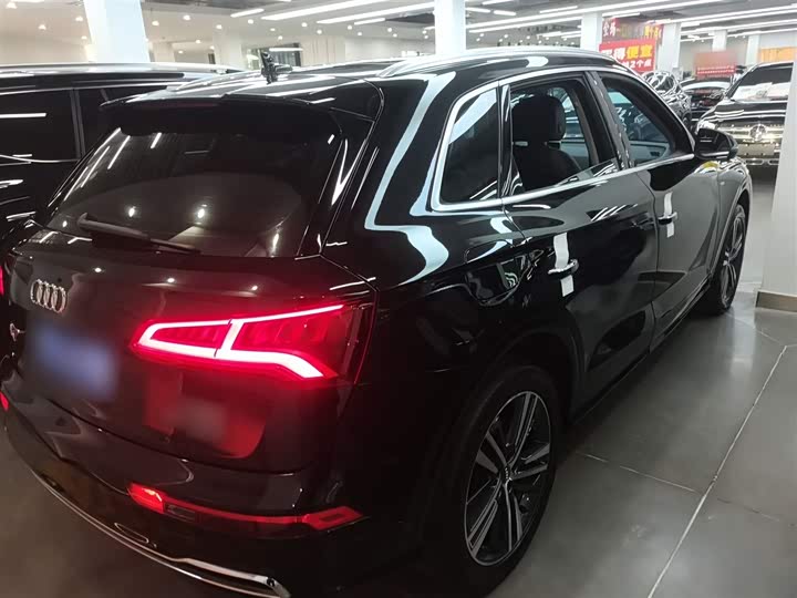 Фото 7 - Audi Q5L