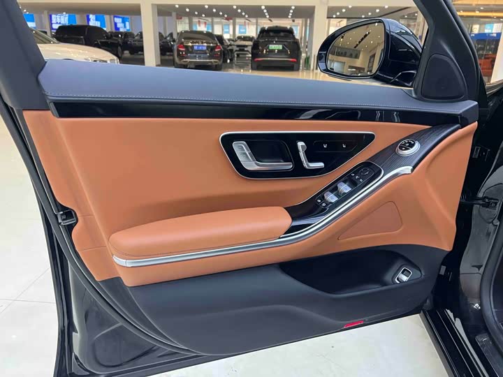 Фото 9 - Mercedes-Benz S-Class